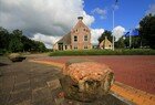 Sondel oude boerderij met keien voorgrond